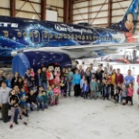 Les employés et leur famille ont été invité à venir voir l'avion de Disney qui était de passage.