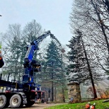 GRapple saw crane stretching out for another cut